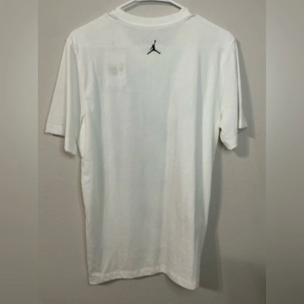 Nike Air Jordan Men's Active MJ Dot Graphic Short Sleeve T-Shirt Size Small